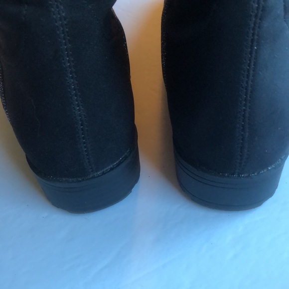Never worn glitter over the kneeboots with stretch in the back. Unisa size 7.5 M - Picture 4 of 5
